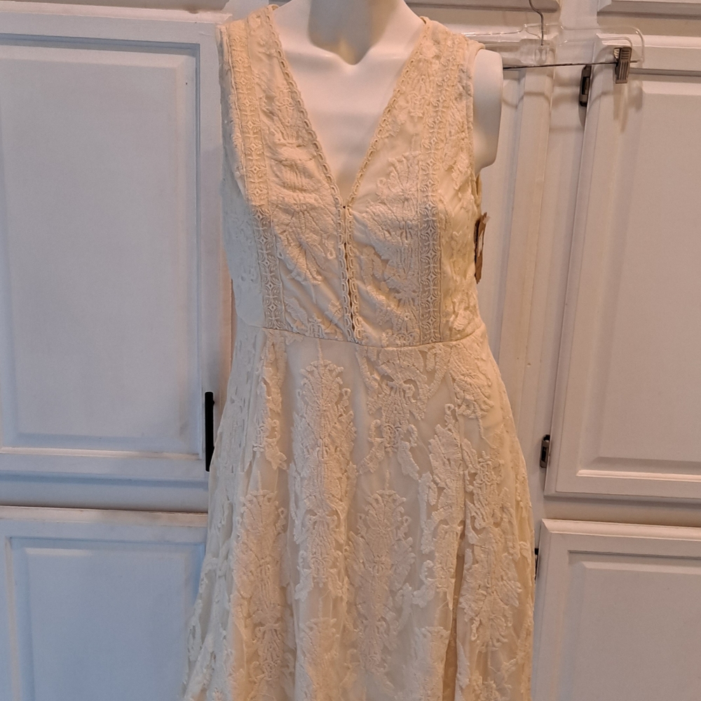 Madelynn Chic Lace Midi Dress in Cream